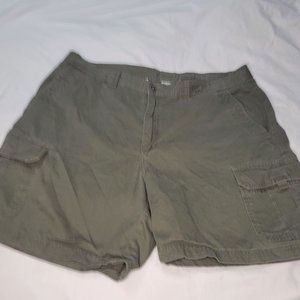 Columbia Shorts Mens Measures 40 (Tag Says 42) Cargo  Casual Hiking Green Cotton